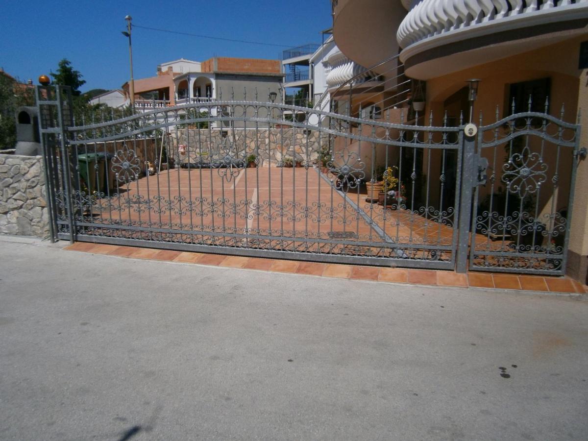 Apartments With A Parking Space Vodice - 13973 Buitenkant foto